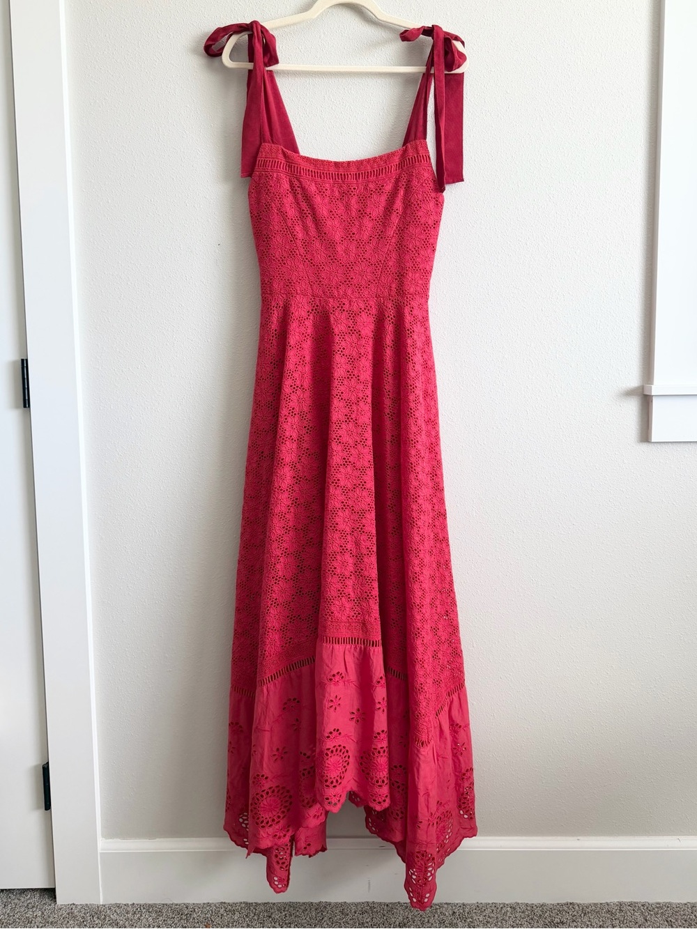 NWT Alice + Olivia Rosalee Eyelet Maxi Dress Size 4 - Picture 5 of 11